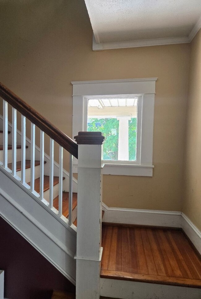 Building Photo - 4 bedroom house less than a mile from UNCG
