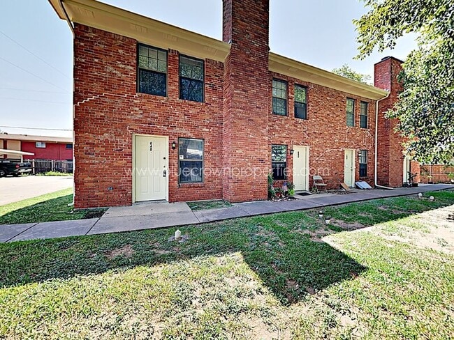 Primary Photo - 648 S Rogers Rd