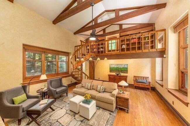 Building Photo - 824 N 66th St