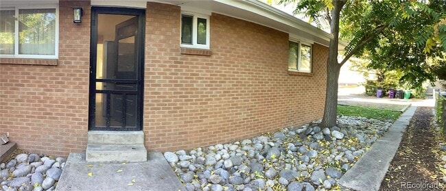 Building Photo - 2463 S Corona St