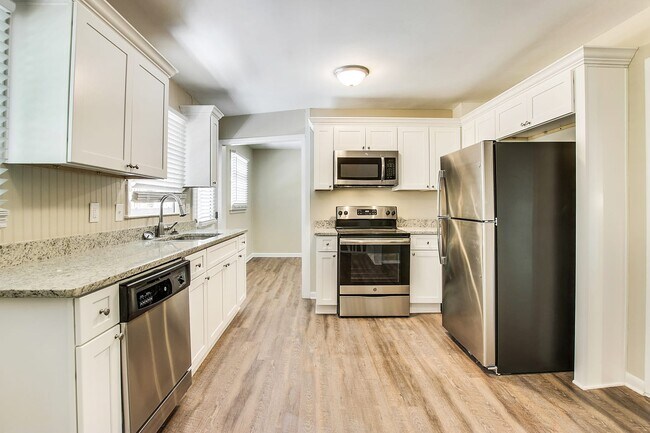 Building Photo - 3390 Glenview Cir Sw