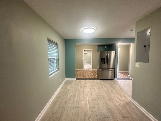 Building Photo - 820 3rd Ave S