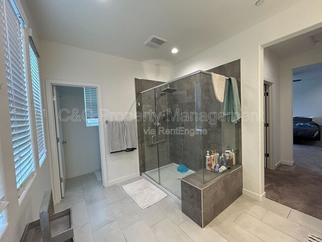 Building Photo - 711 Robert Ave