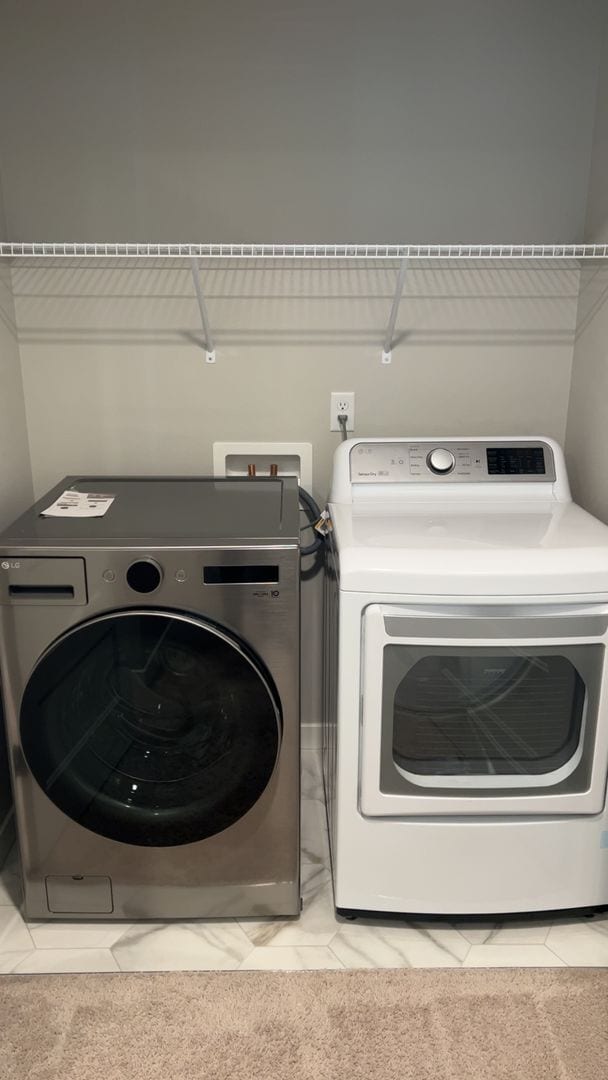 Building Photo - Modern 3-Bedroom Condo in the Heart of Lyn...