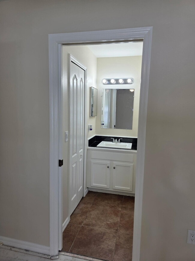 Building Photo - 6 Rymm Pl