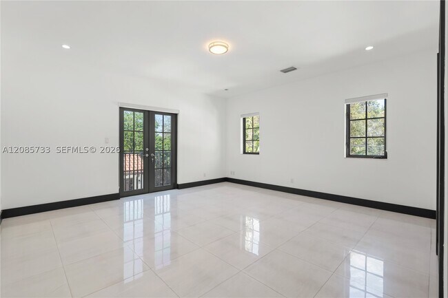 Building Photo - 519 Alhambra Cir