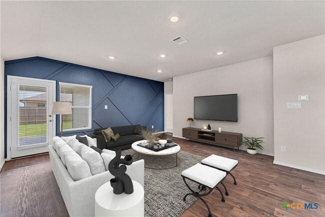 Building Photo - 140 Oak Meadows