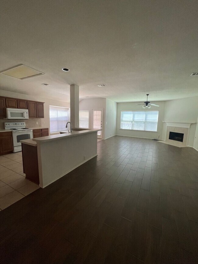 Building Photo - 8532 Orleans Ln