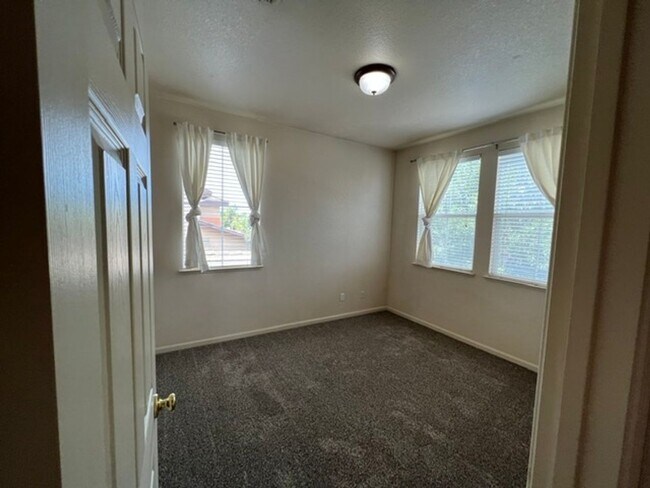 Building Photo - 2912 Medinah Way