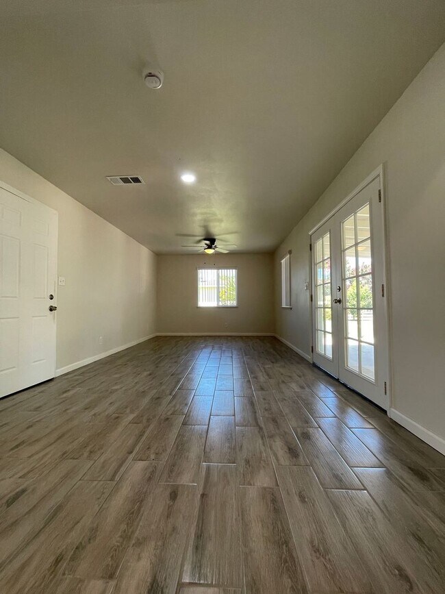 Building Photo - WELCOME HOME TO BULLARD’S BEST-KEPT SECRET!