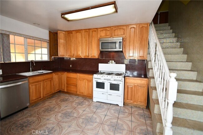 Building Photo - 14103 Fonthill Ave