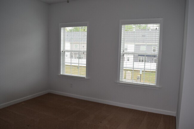 Building Photo - 139 Wineberry Wy