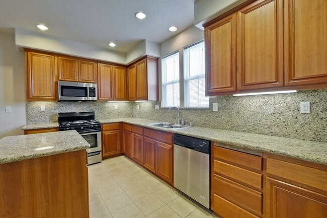 Building Photo - Sought-after Multi-level Home Near Great Mall!