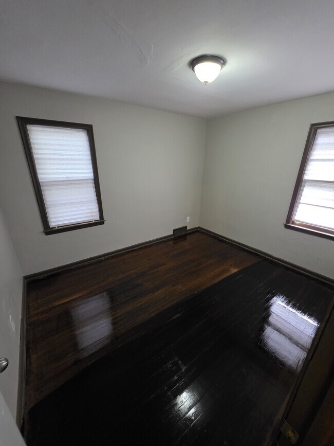 Building Photo - 9086 Plainview Ave