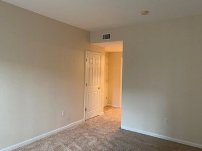 Building Photo - Broomfield Main Floor Condo
