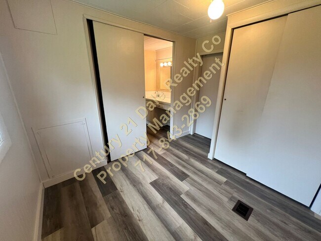 Building Photo - 23 Pine Ridge Rd
