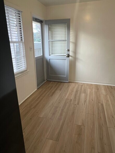 Building Photo - 2563 Treasure Dr