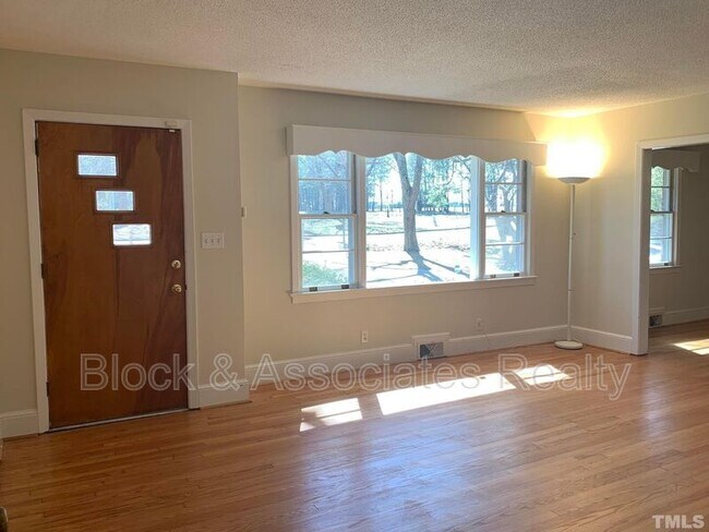Building Photo - 6015 Inona Pl