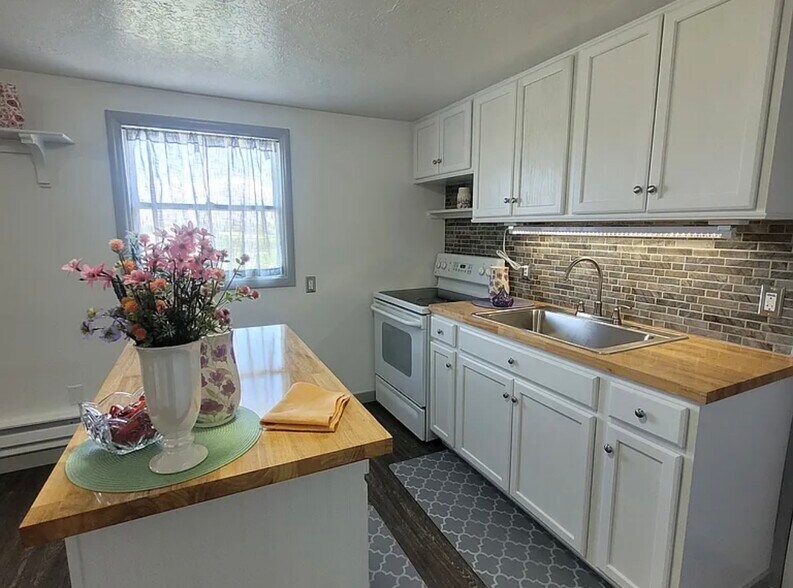 Building Photo - 5218 W Bel Air St