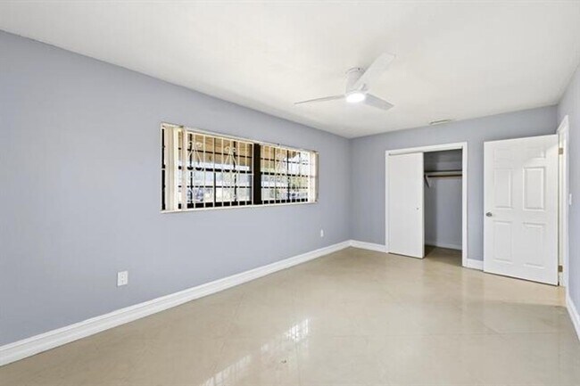 Building Photo - 740 E Evanston Cir