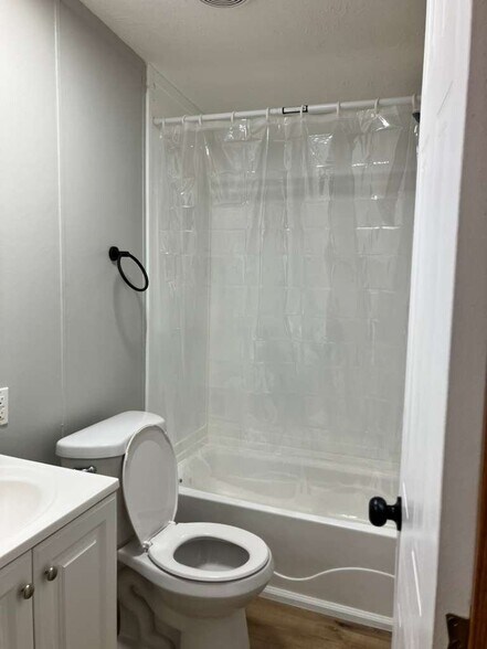 Building Photo - 44 Deerwood Park