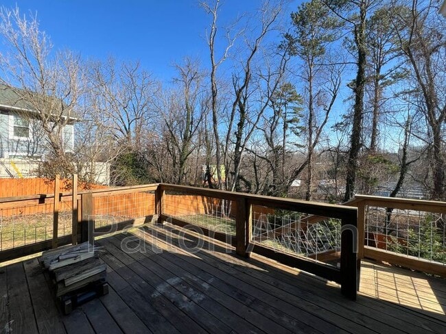 Building Photo - 125 Burton St