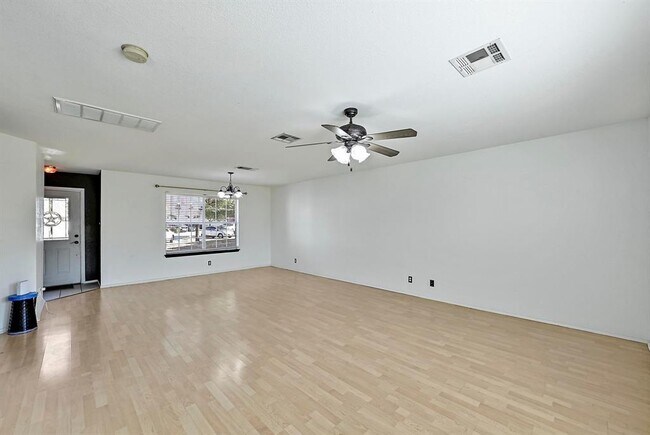 Building Photo - 102 Cannery Cove