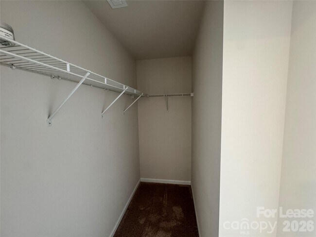 Building Photo - 2011 Weddington Pointe Dr