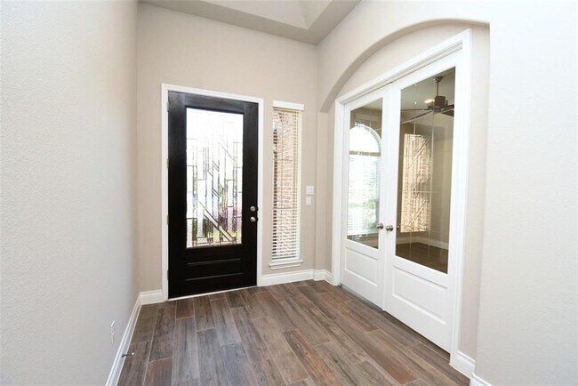 Building Photo - 221 Red Petal Wy