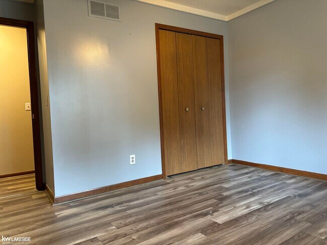 Building Photo - 37260 Rosebush St