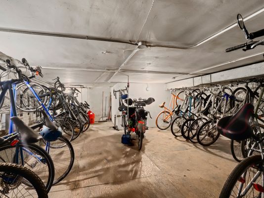 Building Photo - 806 W George St