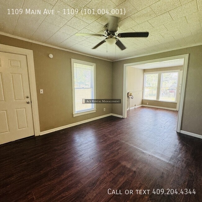 Building Photo - 1109 Main Ave