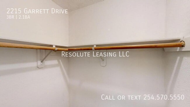 Building Photo - 2215 Garrett Dr