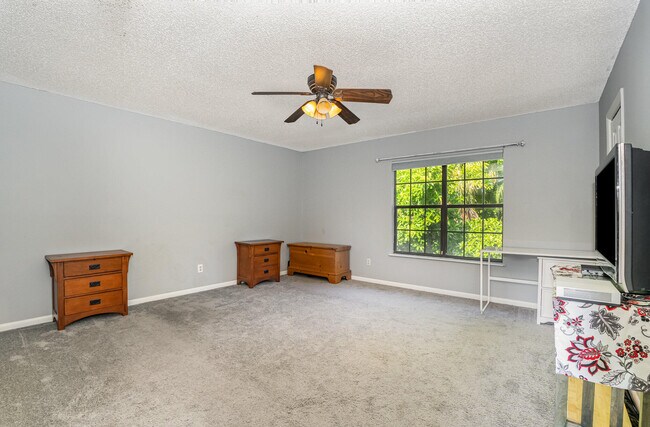 Building Photo - 3118 Manor Dr NE