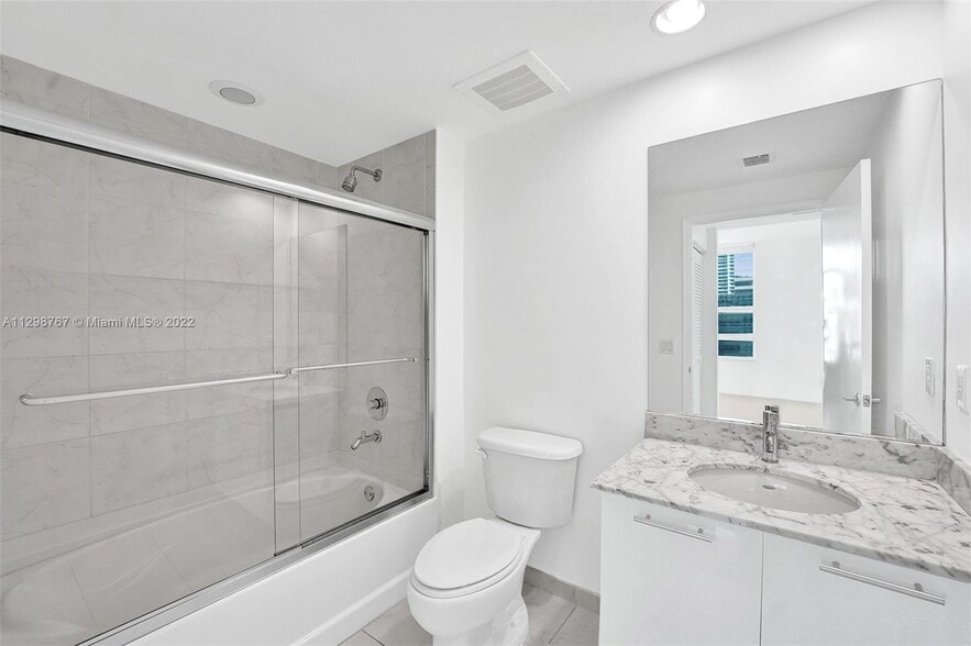 Building Photo - 950 Brickell Bay Dr