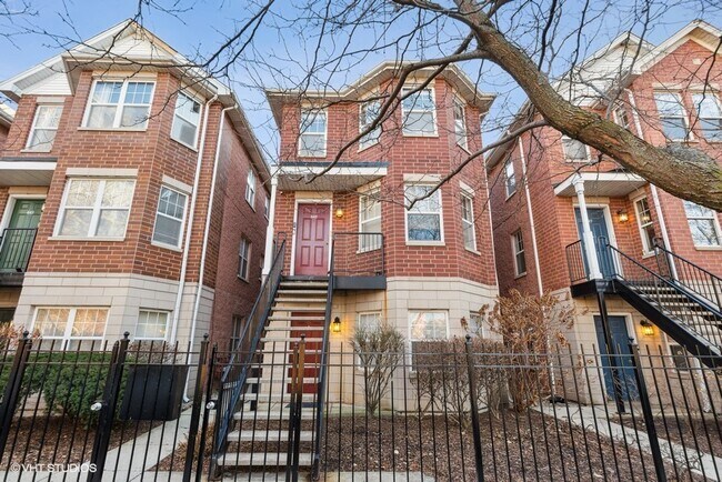 Primary Photo - 645 W Elm St