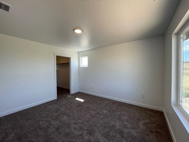 Building Photo - 3-Bedroom Townhome in Santaquin!