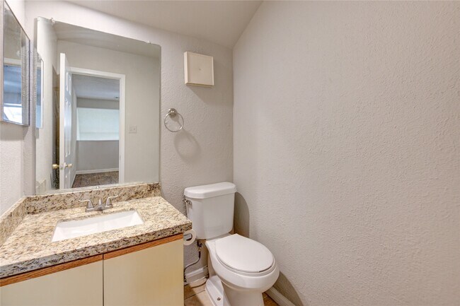 Building Photo - 16800 Sugar Pine Dr