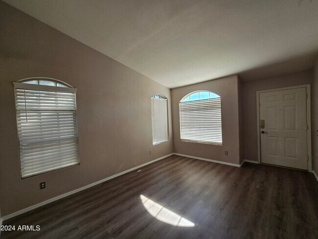 Building Photo - 27 N Pueblo St