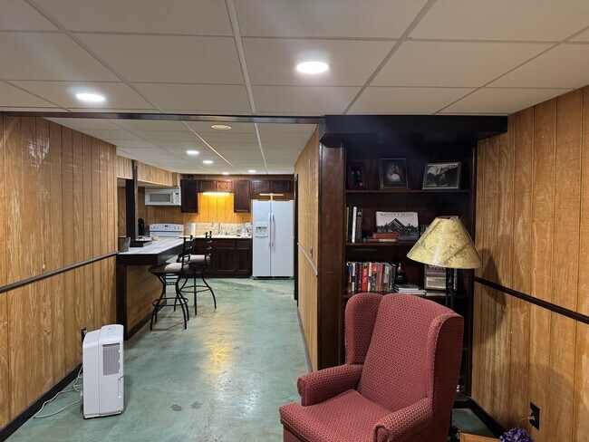 Building Photo - 3230 Gunnels Ln