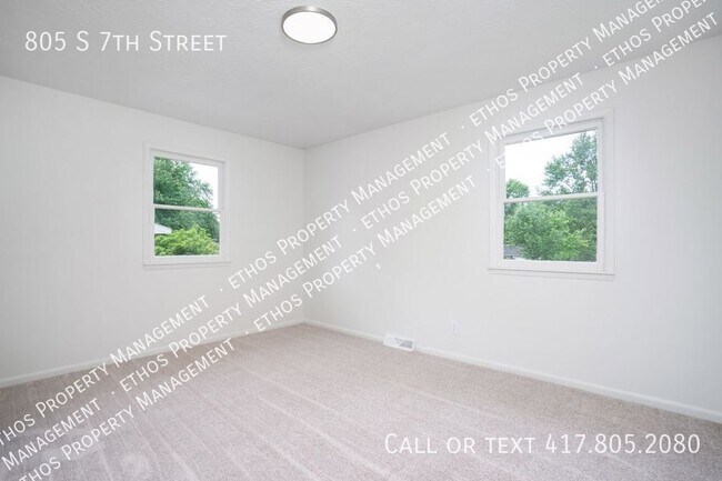 Building Photo - 805 S 7th St