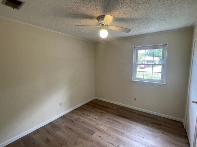 Building Photo - 346 Lancaster Rd