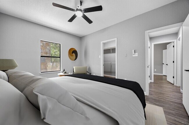 Building Photo - 4711 Spicewood Springs Rd