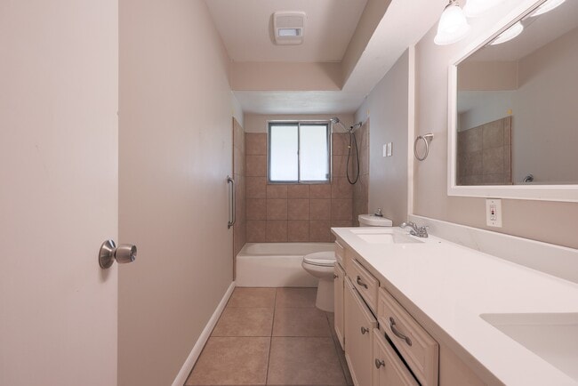 Building Photo - 20427 Lakeside Dr