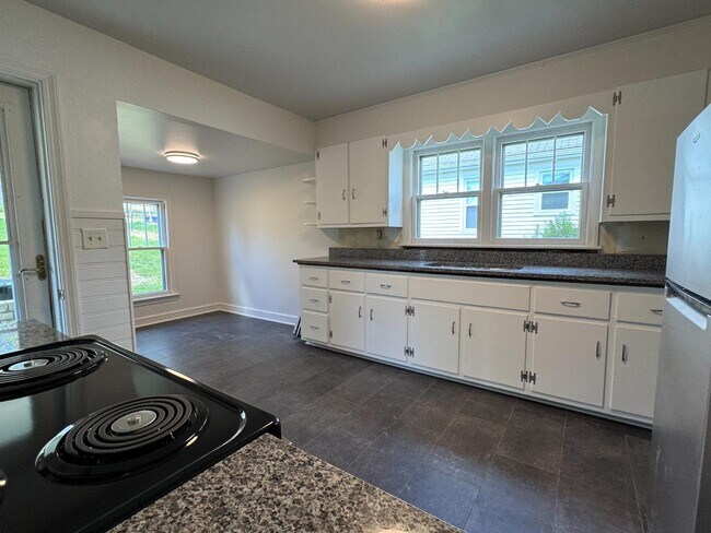 Building Photo - 404 Grubert Ave