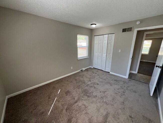 Building Photo - Spacious 3 Bedroom Home with Finished Base...