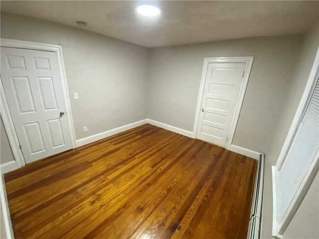 Building Photo - 33 Redfern St