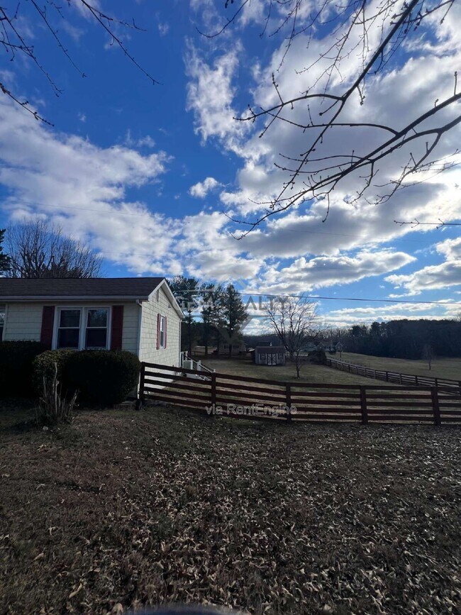 Building Photo - 1244 Mountain View Rd