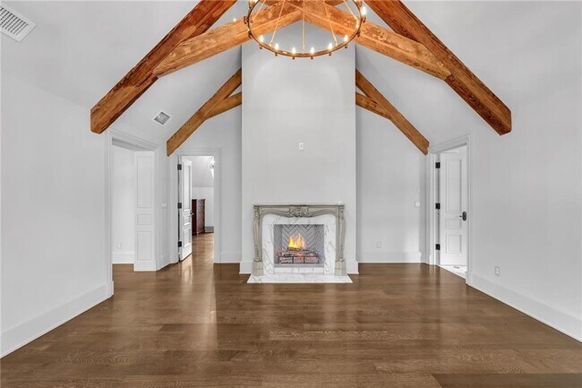 Building Photo - 425 Broadland Rd NW