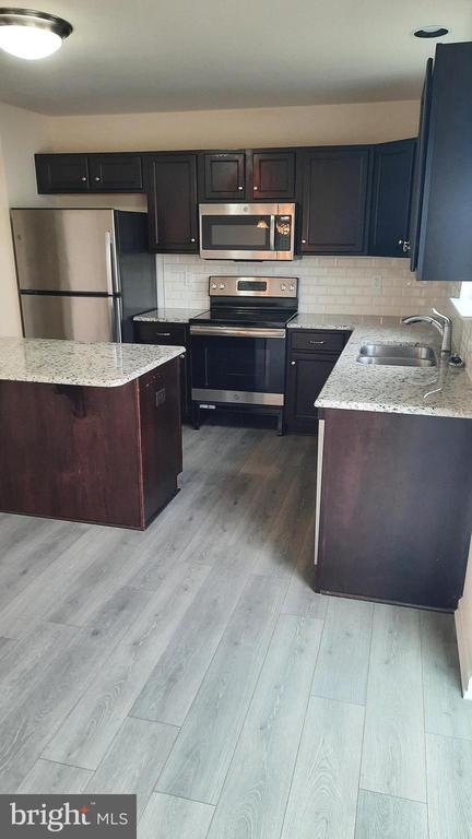 Building Photo - 936 Admiral's Quay Dr